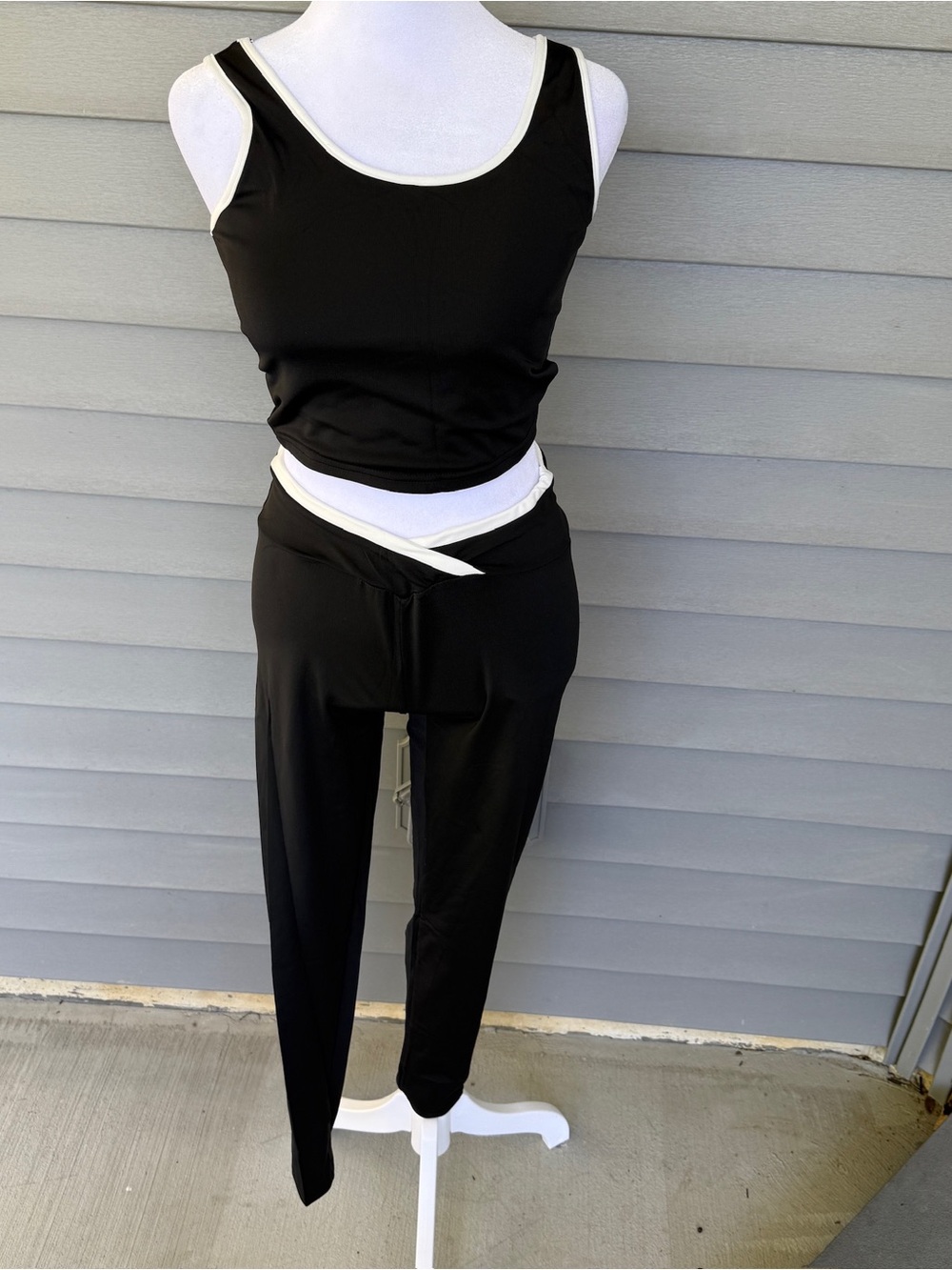 NWOT Medium Black 2 Piece Matching Set Tank Top High Waist Leggings White Trim